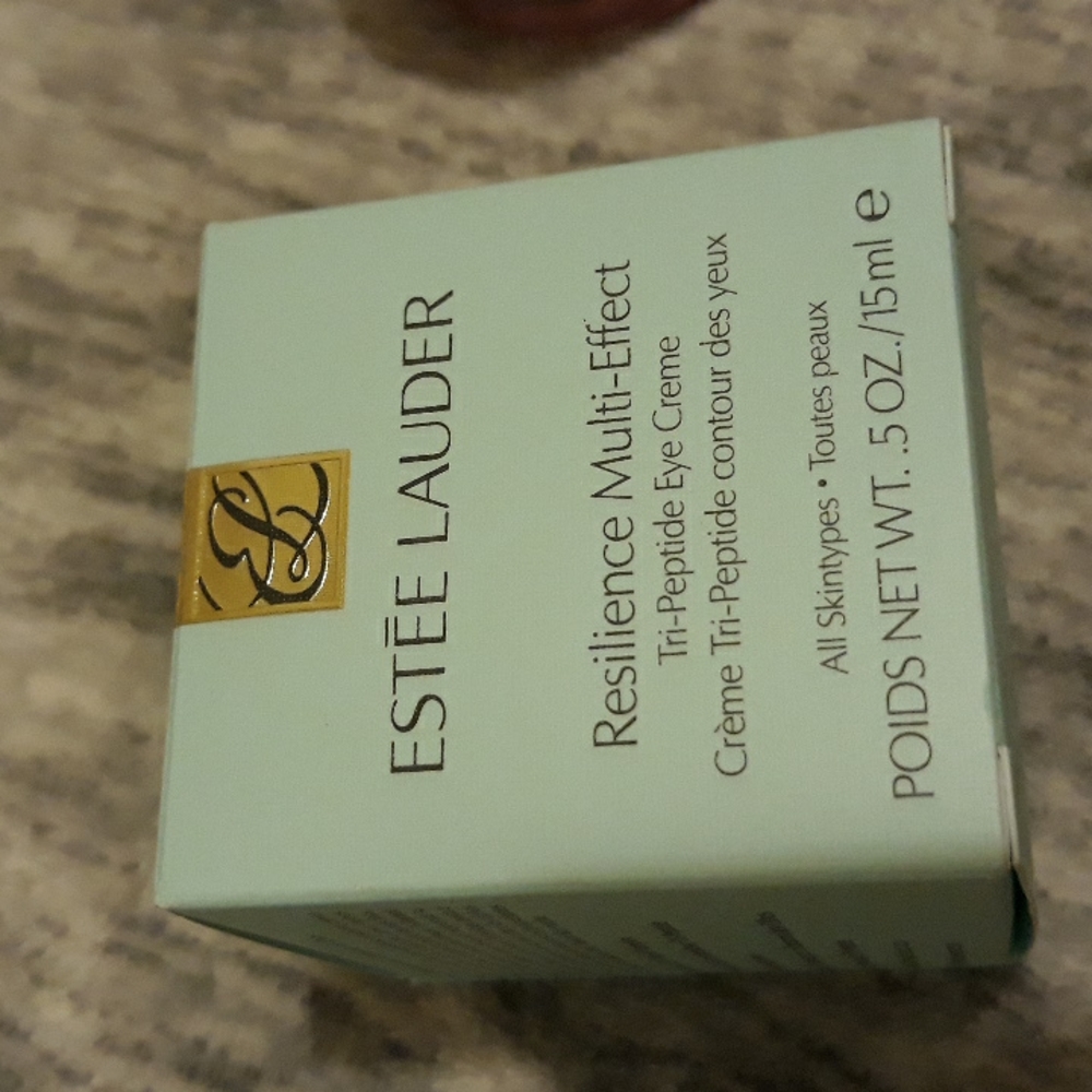 Estee Lauder Resilience Tri-Peptide Eye Cream for All Skin Types - Picture 13 of 14